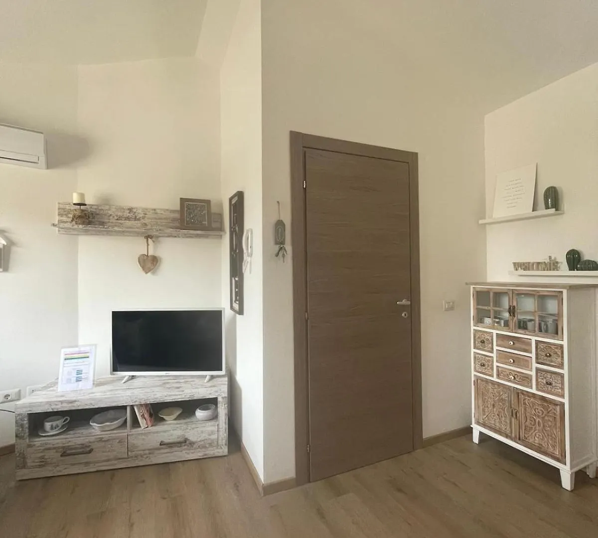 Sophie^s Home - Comfort e Relax a pochi km da Nora Pula 0*,  Italia